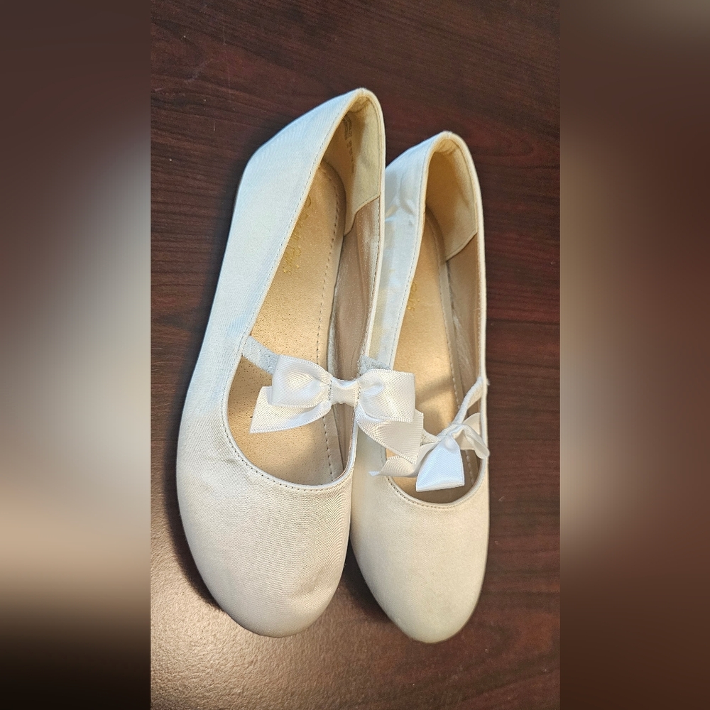 Elegant White Ballet Flats Girls Size 3‎